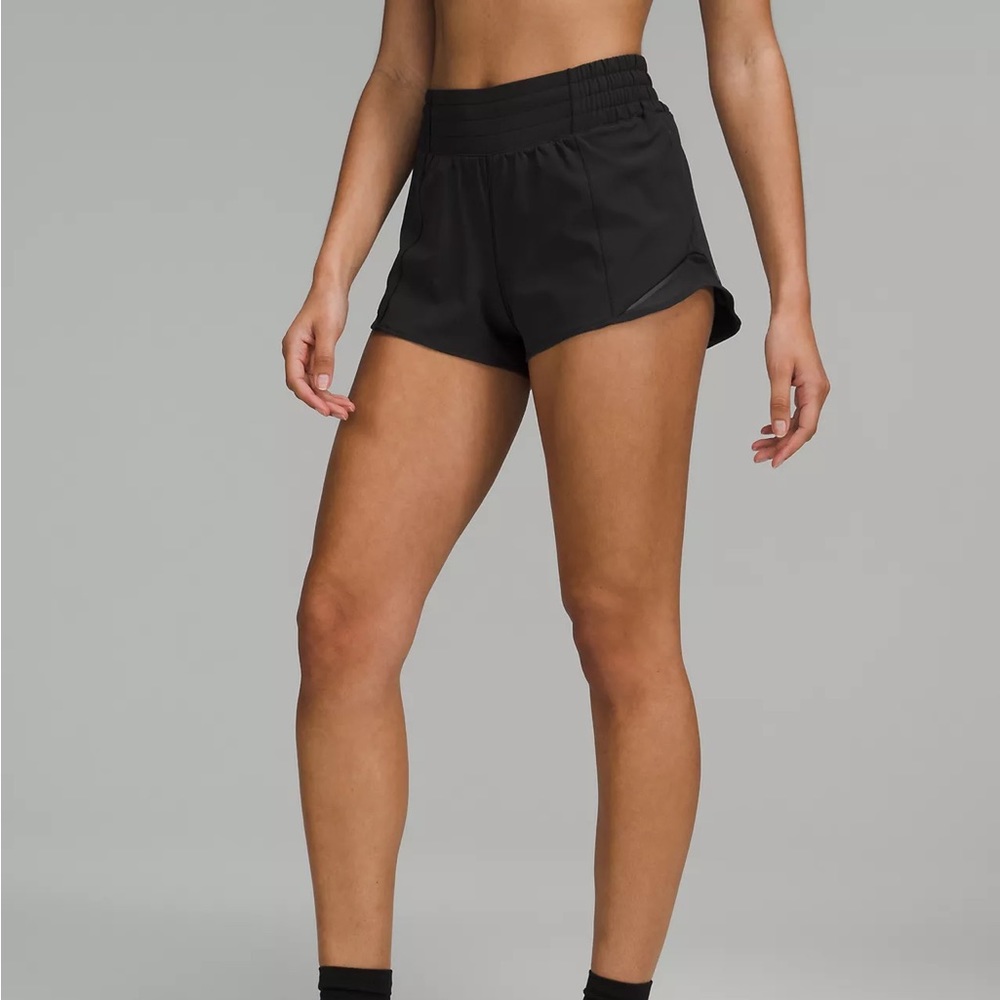 Lululemon Hotty hot 2.5 inch high rise shorts black